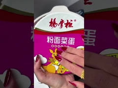 तात्कालिक नूडल्स, वर्मीसेली, सब्जियां और अंडे के टमाटर का स्वाद