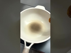 झींगा पेस्ट के साथ अनहुई चौड़े नूडल्स पकाना