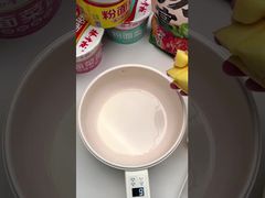 सूप अंहुई चौड़े नूडल्स अंडे के साथ, बिना तले हुए नूडल्स, मसालेदार बीफ़ स्वाद के साथ