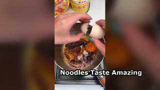 सेंवई, नूडल्स, अंडा बीफ़ और सब्जियाँ