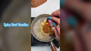 मसालेदार बीफ़ वर्मीसेली नूडल्स 189 ग्राम x 12 बैरल