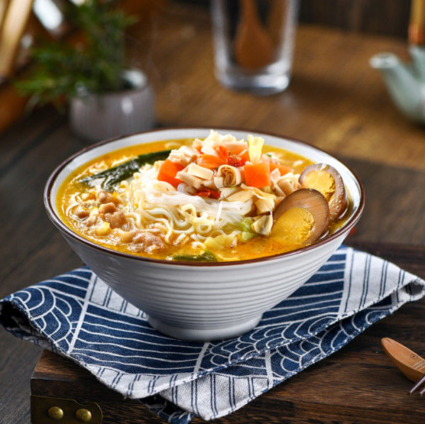 सोना सूप गोमांस स्वाद मसालेदार और खट्टे Vermicelli तत्काल नूडल चीन नूडल चीन भोजन