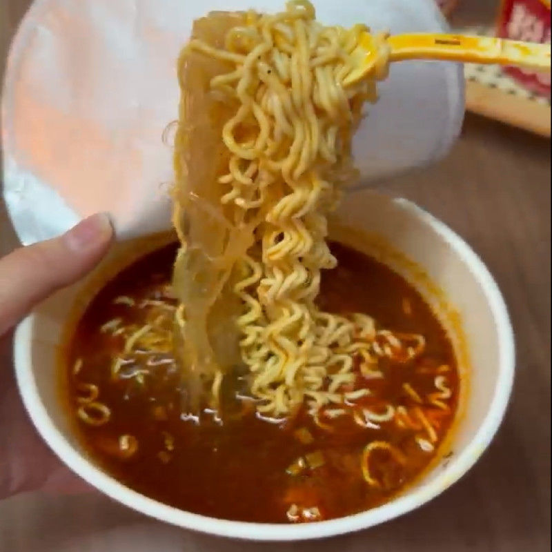 भुना हुआ गोमांस स्वाद Vermicelli और नूडल्स 179g*12 खाना पकाने का समय 8 मिनट त्वरित नूडल्स