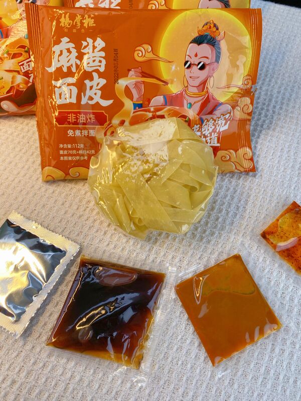 तिल के पेस्ट के स्वाद के साथ तात्कालिक नूडल्स फास्ट फूड आउटलेट और खाद्य सेवा प्रदाताओं के लिए उत्पादों की तलाश में