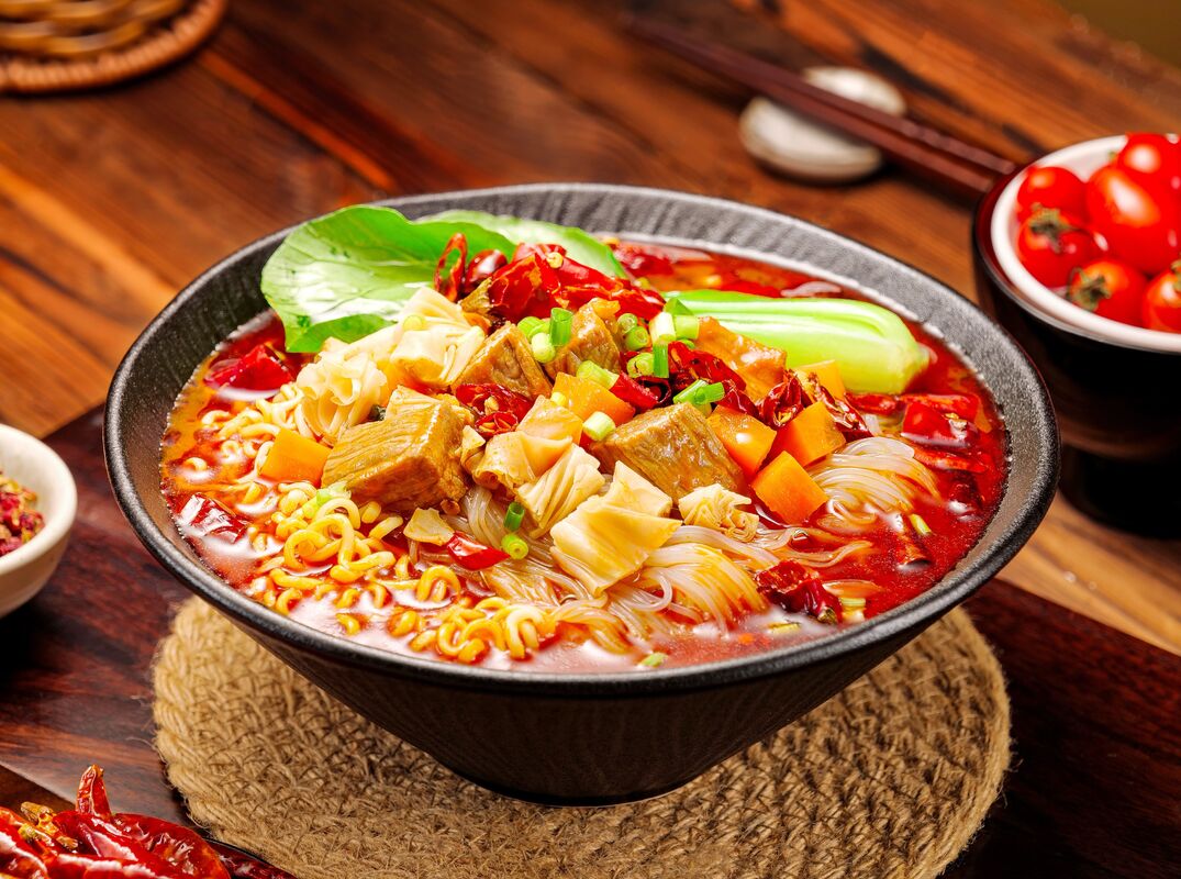 सॉस शुद्ध वजन विवरण प्रामाणिक चोंगकिंग माला स्वाद के साथ खाना पकाने के अनुप्रयोगों और खाद्य प्रसंस्करण के लिए एकदम सही