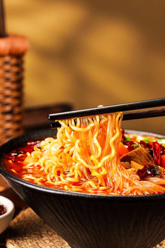 92 ग्राम 12 कप नूडल्स चोंगकिंग माला फ्लेवर वेजीटेबल इंग्रेडिएंट्स इंस्टेंट नूडल्स इवेंट कैटरिंग और हॉस्पिटैलिटी सर्विसेज के लिए आदर्श