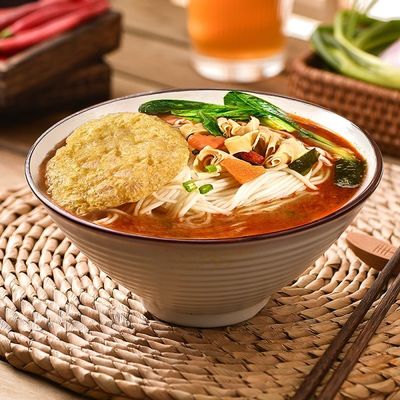 एचके रसदार स्वाद पशु सामग्री के बिना नॉन फ्राइड शाकाहारी नूडल्स 180 ग्राम